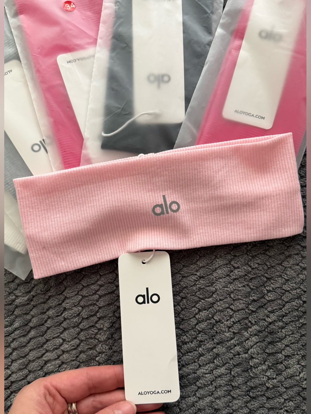 ALO Yoga Logo Headbands - Picture 3 of 3